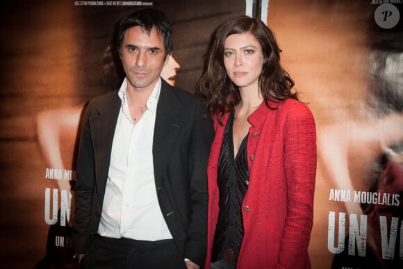 Comédienne, elle a récemment intégré le cast de la saison 2 de Jeune & Golri.
Samuel Benchetrit, Anna Mouglalis - Avant-première du film "Un voyage" à l'UGC Les Halles à Paris le 10 avril 2014.