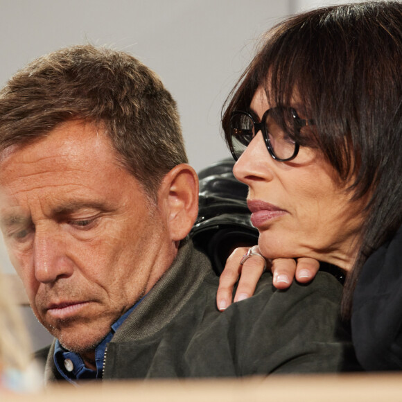 Daniel Riolo et sa compagne Géraldine Maillet lors de la nocturne des Internationaux de France de tennis de Roland Garros 2023 à Paris, France, le 2 juin 2023. © Moreau-Jacovides/Bestimage 