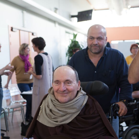 Philippe Pozzo di Borgo et son auxiliaire de vie, Abdel Yasmin Sellou étaient très proches, comme ici à Toulouse, le 12 octobre 2014
© Gilles Bouquillon / Bestimage