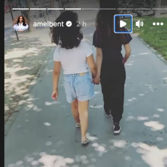 "Avant la grande finale de The Voice, c'est le grand spectacle de Sofia. Ça va danser" s'est enthousiasmé Amel Bent.
Amel Bent dévoile ses filles sur Instagram.