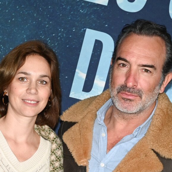 Jean Dujardin et sa compagne Nathalie Péchalat à la première du film "Les gardiennes de la planète" au cinéma Pathé Wepler à Paris, France, le 12 février 2023. © Coadic Guirezc/Bestimage