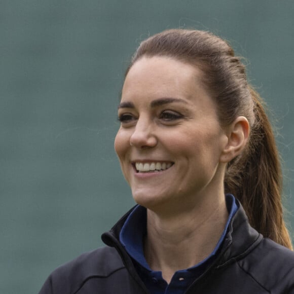 Catherine (Kate) Middleton, duchesse de Cambridge, participe à l'entraînement de rugby au stade de Twickenham en sa qualité de nouvelle marraine des Rugby Football Union et de la Rugby Football League. Elle succède au prince Harry à ce titre, accordé par La reine Elisabeth II d'Angleterre. Le 2 février 2022. 