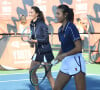 Et apparemment, ils ne jouent pas dans la même équipe, mais bien, face à face.
Catherine (Kate) Middleton, duchesse de Cambridge et Emma Raducanu lors d'un événement organisé par le programme LTA Youth, au National Tennis Center de Londres, Royaume Uni, le 24 septembre 2021. 