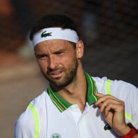 Grigor Dimitrov soutenu par une brune très pulpeuse à Roland-Garros : l'ex de Nicole Scherzinger à nouveau en couple ?