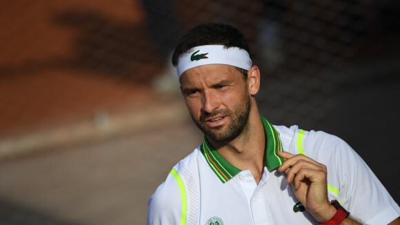 Grigor Dimitrov soutenu par une brune très pulpeuse à Roland-Garros : l'ex de Nicole Scherzinger à nouveau en couple ?