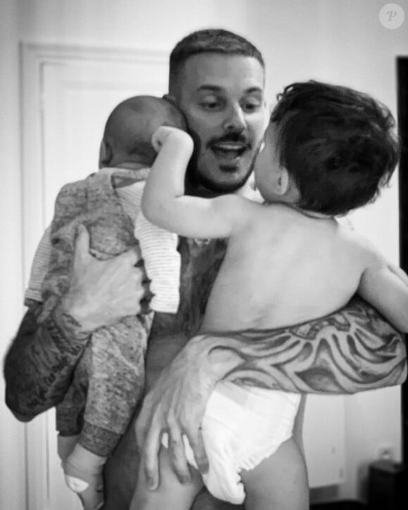 Tendre moment entre Matt Pokora et ses deux fils Isaiah et Kenna : le chanteur français a vu sa vie être bouleversée par l'arrivée de ses garçons