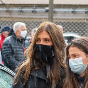 Loretta Denaro ( femme de Christophe Dominici) et sa fille Kiara - Obsèques du rugbyman Christophe Dominici en l'église Saint-Louis de Hyères le 4 décembre 2020 © Patrick Carpentier / Bestimage