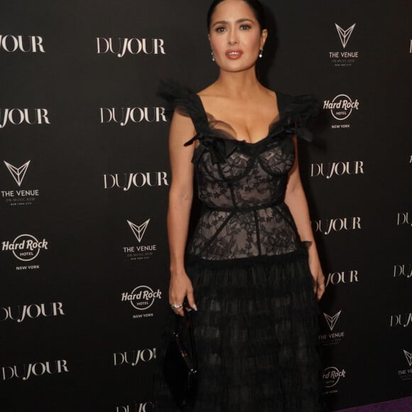 Salma Hayek au photocall de la soirée des 100 ans de "DuJour Magazine" à New York, le 12 décembre 2022. © Sonia Moskowitz Gordon/Zuma Press/Bestimage 