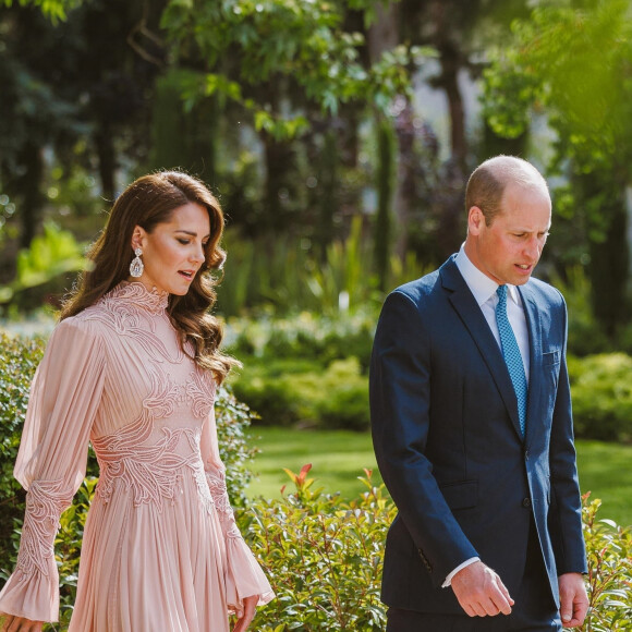 Un beau geste qui prouve leur générosité !
Le prince William, prince de Galles, et Catherine (Kate) Middleton, princesse de Galles, - Les familles royales au mariage du prince Hussein de Jordanie et de Rajwa al Saif, au palais Zahran à Amman (Jordanie)