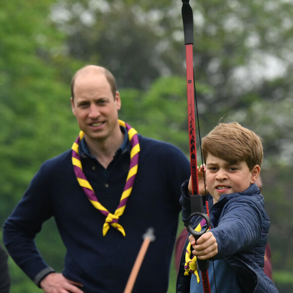 Le prince William, prince de Galles, Le prince George de Galles - Le prince et la princesse de Galles, accompagnés de leurs enfants, participent à la journée du bénévolat "Big Help Out" à Slough, le 8 mai 2023.