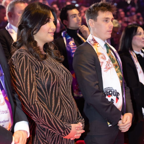 "J'ai tellement de haine", a déclaré la femme de Louis Ducruet sur son compte Instagram.
Louis Ducruet et sa femme Marie (enceinte) - Remise des prix lors du 4ème jour du 45ème Festival International du Cirque de Monte Carlo sous le chapiteau Fontvieille à Monaco le 24 janvier 2023. © Olivier Huitel/Pool/Bestimage 