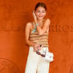 Stella Belmondo intimidée : sac Chanel pour un Roland-Garros avec sa maman, Natalia Vodianova en petite robe