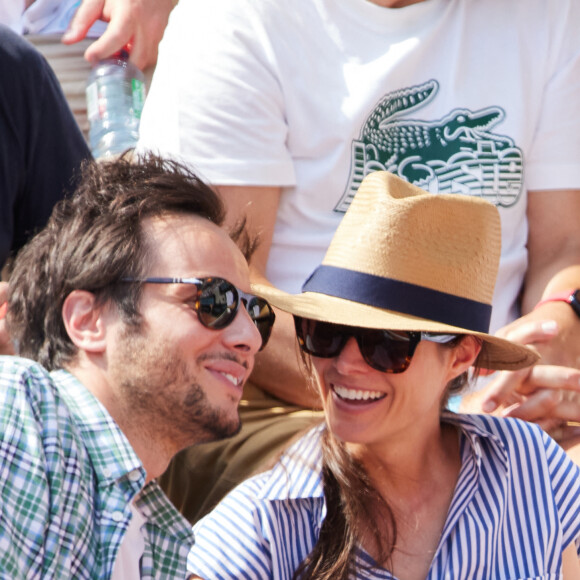 Le chanteur Vianney et sa femme Catherine Robert en tribunes lors des Internationaux de France de tennis de Roland Garros 2023, à Paris, France, le 9 juin 2023. © Jacovides-Moreau/Bestimage 