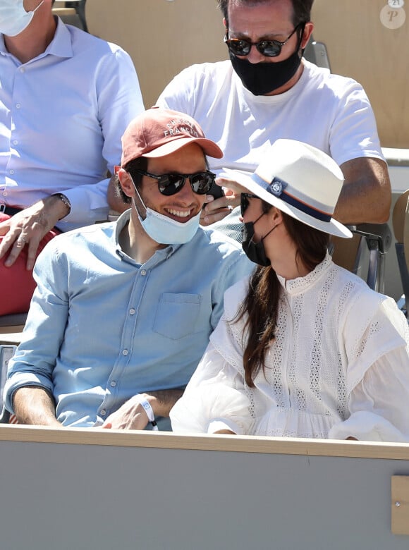 Vianney et Catherine Robert (enceinte) dans les tribunes lors de la finale des internationaux de France Roland Garros à Paris le 13 juin 2021. © Dominique Jacovides / Bestimage  Celebs at Roland Garros photocall in Paris on june 13th 2021