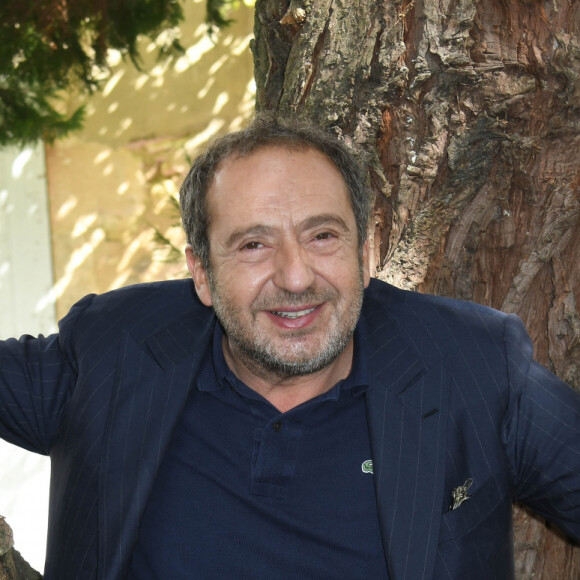 De la pure fiction... 
Patrick Timsit - Photocall du film "Poly" - Festival du film Francophone d'Angoulême 2020 le 29 Août 2020. © Guirec Coadic / Bestimage 