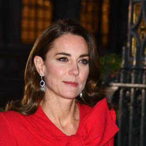 Un scandale qui pourrait rejaillir sur Kate Middleton, pourtant très populaire.
Le prince William, duc de Cambridge, et Catherine (Kate) Middleton, duchesse de Cambridge, assistent au service de chant communautaire Together At Christmas à l'abbaye de Westminster, à Londrtes, Royaume Uni, le 8 décembre 2021. 