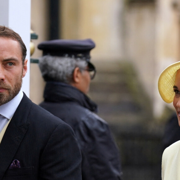 Mais aussi sur son frère James et sa soeur Pippa, socialites très en vue au Royaume-Uni ! 
Pippa et James Middleton - Les invités à la cérémonie de couronnement du roi d'Angleterre à l'abbaye de Westminster de Londres, Royaume Uni, le 6 mai 2023. 