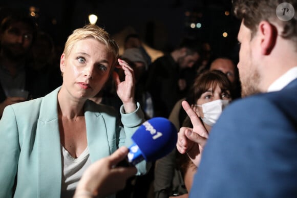 Le secrétaire national d'EELV (Europe Écologie - Les Verts et candidat aux élections régionales pour la présidence de la région Île-de-France, Julien Bayou, Clémentine Autain, députée de Seine-Saint-Denis et candidate pour la liste France Insoumise et le Parti communiste - Soirée électorale au second tour des élections régionales en Ile de France, Paris, le 27 juin 2021. © Stéphane Lemouton / Bestimage