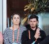 Sur les photos, on peut voir Alizé Cornet bras dessus bras dessous avec un charmant jeune homme
Exclusif - Alizé Cornet et son nouveau compagnon en tribune lors des Internationaux de France de tennis de Roland Garros 2023 à Paris le 30 mai 2023. © Jacovides-Moreau/Bestimage