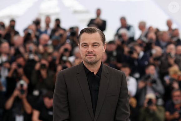 Leonardo DiCaprio est tout aussi connu pour ses grands rôles au cinéma que pour ses relations amoureuses.
Leonardo DiCaprio au photocall du film "Killers Of The Flower Moon" lors du 76ème Festival International du Film de Cannes, au Palais des Festivals à Cannes, France. © Jacovides-Moreau/Bestimage 