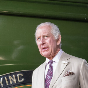 Le roi Charles III d'Angleterre est arrivé par le train de la compagnie Flying Scotsman à Pickering dans le Yorkshire. Le 12 juin 2023 