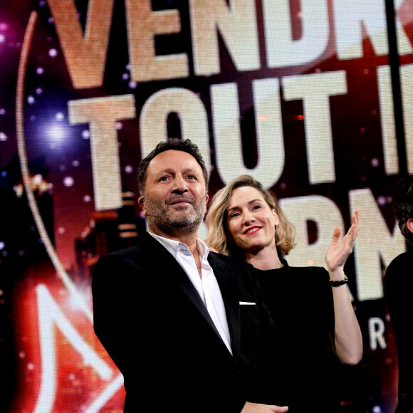 Très perturbé par l'ambiance du jeu, Arthur a alors fini par chuter. "Je me suis même pris une très jolie gamelle en voulant descendre de la partie qui tourne et je me suis ouvert le genou ! [rires]".
Exclusif - Arthur Essebag, Anne-Sophie Girard - Enregistrement des 10 ans de l'émission "Vendredi tout est permis (VTEP)", présentée par A.Essebag et diffusée le 29 janvier sur TF1 © Jacovides-Moreau / Bestimage