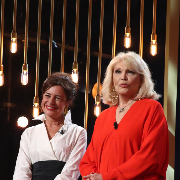 Valérie Lesort et Amanda Lear - 34ème Cérémonie des Molières au " Théâtre de Paris " à Paris, France, le 24 Avril 2023. © Bertrand Rindoff / Bestimage