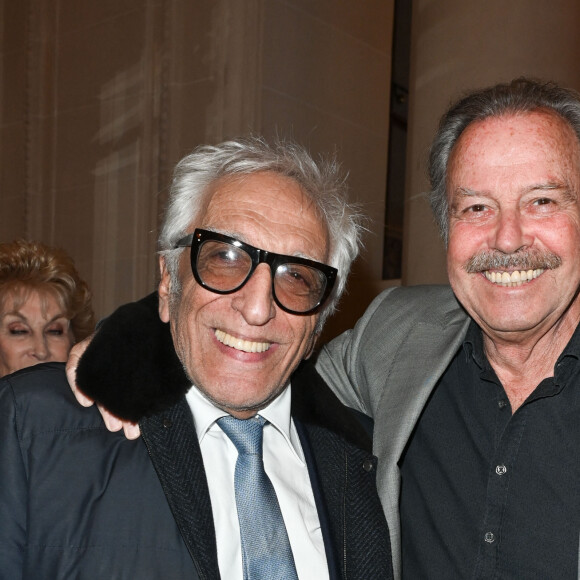 Gérard Darmon et Michel Leeb - Gala caritatif des "Stéthos d'Or" qui récompensent les artistes qui contribuent au bien-être de tous, organisé par la Fondation pour la Recherche en Physiologie au George V à Paris, le 27 mars 2023. © Coadic Guirec-Rachid Bellak/Bestimage