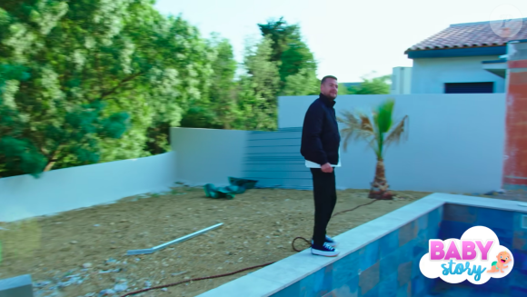 En effet, Jeremstar qui a découvert en avant-première les lieux,
La piscine d'Amandine Pellissard.