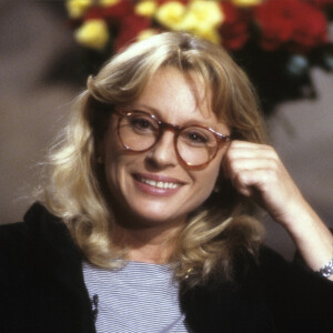 En France, à Paris, Véronique SANSON sur le plateau de l'émission TV " A vos amours". Juin 1992 © Michel Marizy via Bestimage