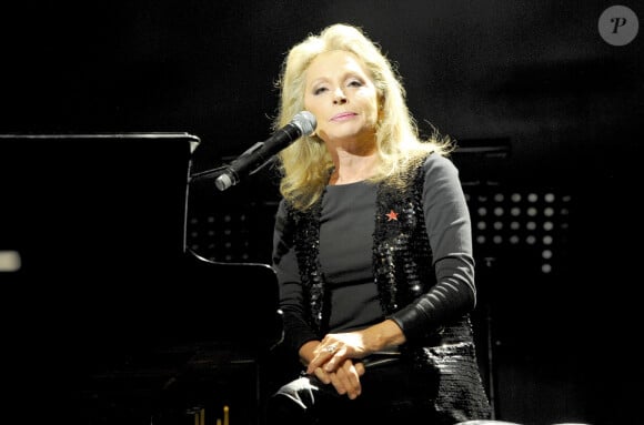 Veronique Sanson en concert a la Salle Pleyel le 21 decembre 2012  