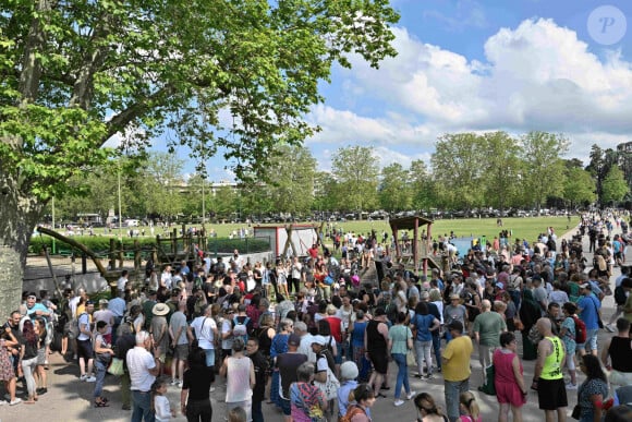 Guillaume Mortamet a révélé les détails de cette journée
Hommage aux victimes de l'attaque au couteau dans le parc des jardins de l'Europe à Annecy le 11 juin 2023. © Frédéric Chambert / Panoramic / Bestimage 
