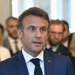 Le président de la République Emmanuel Macron et sa femme Brigitte Macron à la préfecture de Haute-Savoie, au lendemain d'une attaque massive au couteau dans un parc à Annecy, France, le 9 juin 2023.