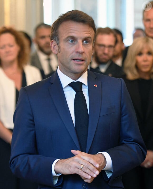 Le président de la République Emmanuel Macron et sa femme Brigitte Macron à la préfecture de Haute-Savoie, au lendemain d'une attaque massive au couteau dans un parc à Annecy, France, le 9 juin 2023.