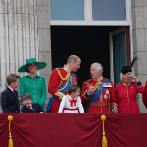 La princesse Anne, le prince George, le prince Louis, la princesse Charlotte, Kate Catherine Middleton, princesse de Galles, le prince William de Galles, le roi Charles III et la reine consort Camilla Parker Bowles, le duc Edward d'Edimbourg - La famille royale d'Angleterre sur le balcon du palais de Buckingham lors du défilé "Trooping the Colour" à Londres. Le 17 juin 2023 