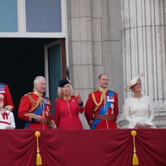 Le prince George, le prince Louis, la princesse Charlotte, Kate Catherine Middleton, princesse de Galles, le prince William de Galles, le roi Charles III et la reine consort Camilla Parker Bowles, le duc Edward d'Edimbourg et Sophie, duchesse d'Edimbourg - La famille royale d'Angleterre sur le balcon du palais de Buckingham lors du défilé "Trooping the Colour" à Londres. Le 17 juin 2023 