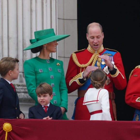 Le prince George, le prince Louis, la princesse Charlotte, Kate Catherine Middleton, princesse de Galles, le prince William de Galles, le roi Charles III - La famille royale d'Angleterre sur le balcon du palais de Buckingham lors du défilé "Trooping the Colour" à Londres. Le 17 juin 2023 