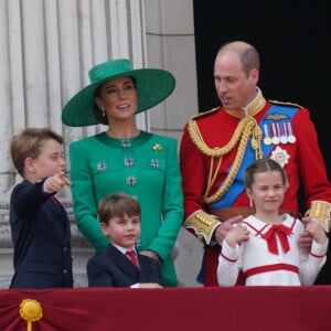 Le prince George, le prince Louis, la princesse Charlotte, Kate Catherine Middleton, princesse de Galles, le prince William de Galles - La famille royale d'Angleterre sur le balcon du palais de Buckingham lors du défilé "Trooping the Colour" à Londres. Le 17 juin 2023 