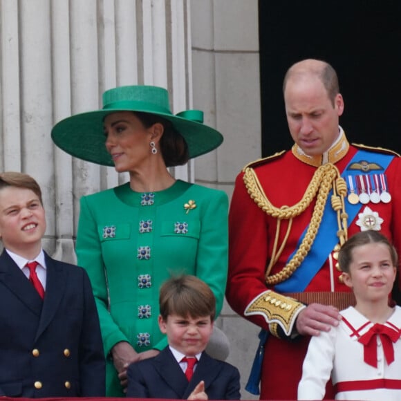 Le prince George, le prince Louis, la princesse Charlotte, Kate Catherine Middleton, princesse de Galles, le prince William de Galles - La famille royale d'Angleterre sur le balcon du palais de Buckingham lors du défilé "Trooping the Colour" à Londres. Le 17 juin 2023 