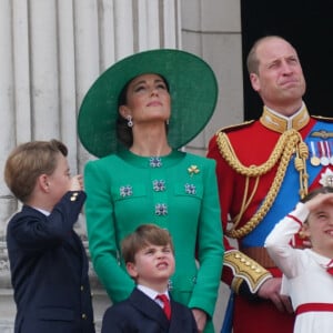 Le prince George, le prince Louis, la princesse Charlotte, Kate Catherine Middleton, princesse de Galles, le prince William de Galles - La famille royale d'Angleterre sur le balcon du palais de Buckingham lors du défilé "Trooping the Colour" à Londres. Le 17 juin 2023 