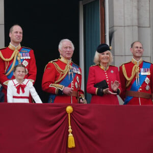 Tim Laurence, la princesse Anne, le prince George, le prince Louis, la princesse Charlotte, Kate Catherine Middleton, princesse de Galles, le prince William de Galles, le roi Charles III et la reine consort Camilla Parker Bowles, le duc Edward d'Edimbourg et Sophie, duchesse d'Edimbourg - La famille royale d'Angleterre sur le balcon du palais de Buckingham lors du défilé "Trooping the Colour" à Londres. Le 17 juin 2023 