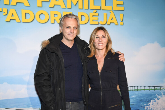 Mathieu Petit et sa compagne Mathilde Seigner - Avant-première du film "Ma famille t'adore déjà!" au cinéma Elysées Biarritz à Paris, le 7 novembre 2016. © Pierre Perusseau/Bestimage