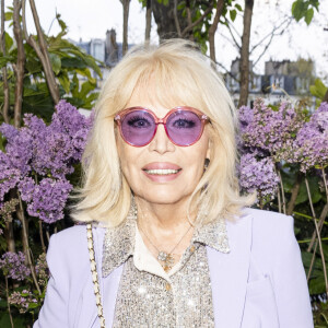 Amanda Lear à la remise du prix littéraire "La Closerie des Lilas" à la Closerie des Lilas à Paris, le 18 avril 2023.
© Pierre Perusseau/Bestimage