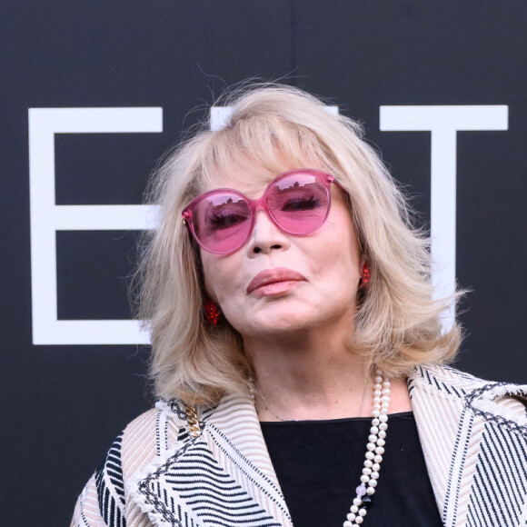 Amanda Lear au défilé "Elisabetta Franchi" prêt-à-porter automne-hiver 2023/2024 lors de la Fashion Week de Milan (MFW), le 25 février 2023.
© SGP / Bestimage