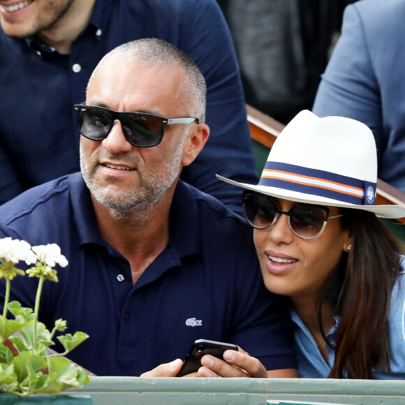 Amel Bent et son mari Patrick Antonelli dans les tribunes des internationaux de tennis de Roland Garros à Paris, France, le 3 juin 2018. © Dominique Jacovides - Cyril Moreau/Bestimage 