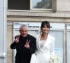 Claude Lelouch et Valérie Perrin - Mariage de Claude Lelouch à la mairie du 18ème à Paris. Le 17 juin 2023. ©Agence / Bestimage
