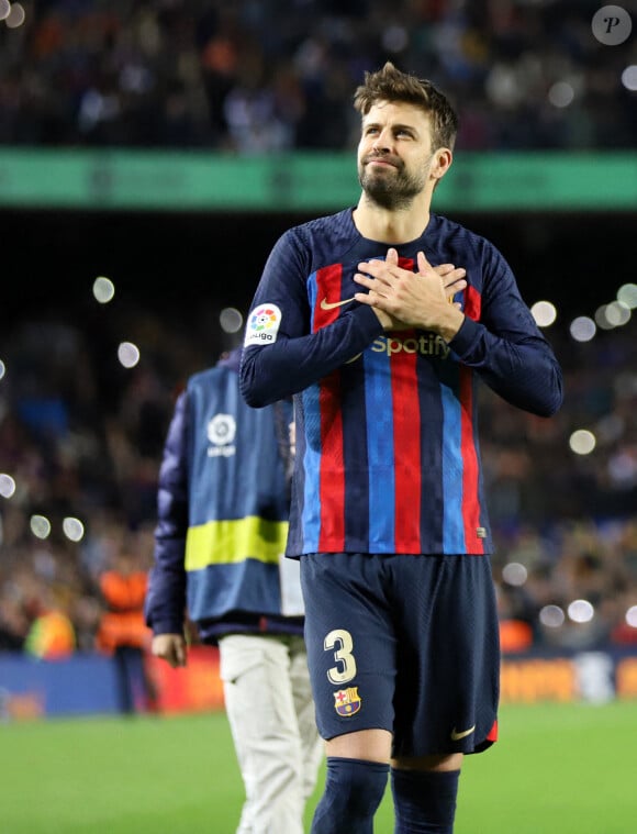 Gérard Piqué bientot fiancé ?
Gérard Piqué jouant son dernier match au FC Barcelone, avant sa retraite.