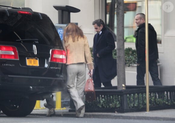 Exclusif - Carla Bruni, son fils Aurelien et Nicolas Sarkozy ont passe 3 jours a New York. Durant leur sejour, Nicolas Sarkozy a fait son jogging, entoure de ses gardes du corps, a Central Park et ils ont sont alles faire du shopping, notamment chez Longchamp. Le 2 fevrier 2013