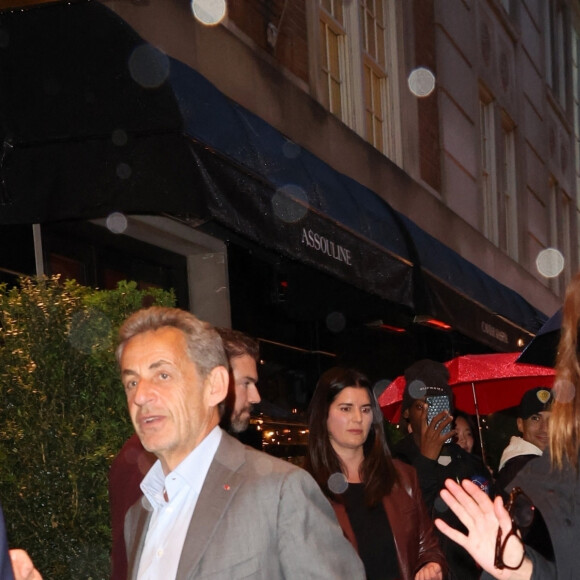 Nicolas Sarkozy et sa femme Carla Bruni arrivent au "Mark Hotel" à New York, États-Unis le 29 Avril 2023.  New York, NY - Nicolas Sarkozy and Carla Bruni head into The Mark Hotel. Pictured: Nicolas Sarkozy,Carla Bruni