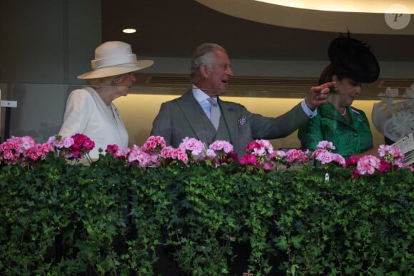 Le roi Charles III d'Angleterre et Camilla Parker Bowles, reine consort d'Angleterre lors du premier jour de la course hippique Royal Ascot 2023, à Ascot, Royaume Uni, le 20 juin 2023.